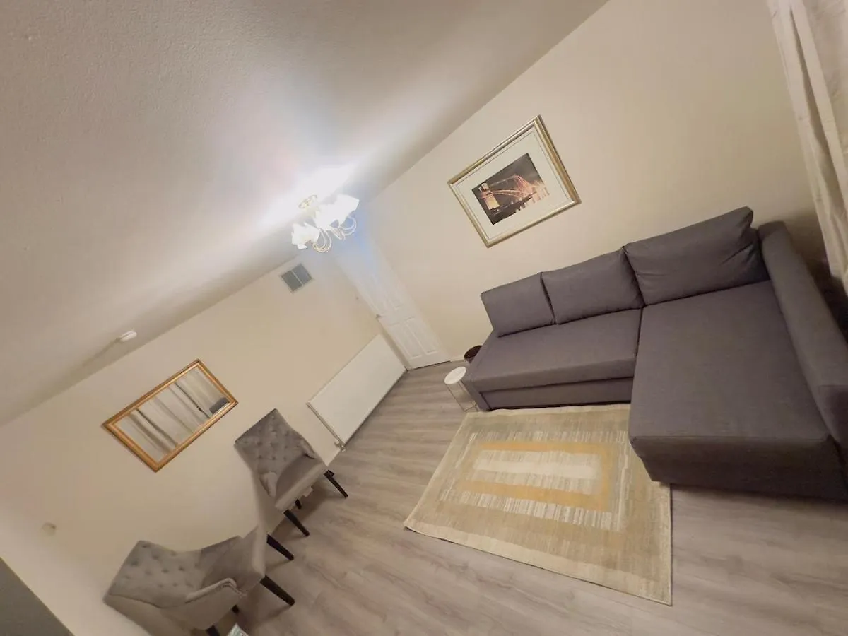 Modern & Cosy 3 Bedroom Inverkeithing Home- Ideal For Edinburgh Dunfermline & St Andrews With Free Parking 0*,