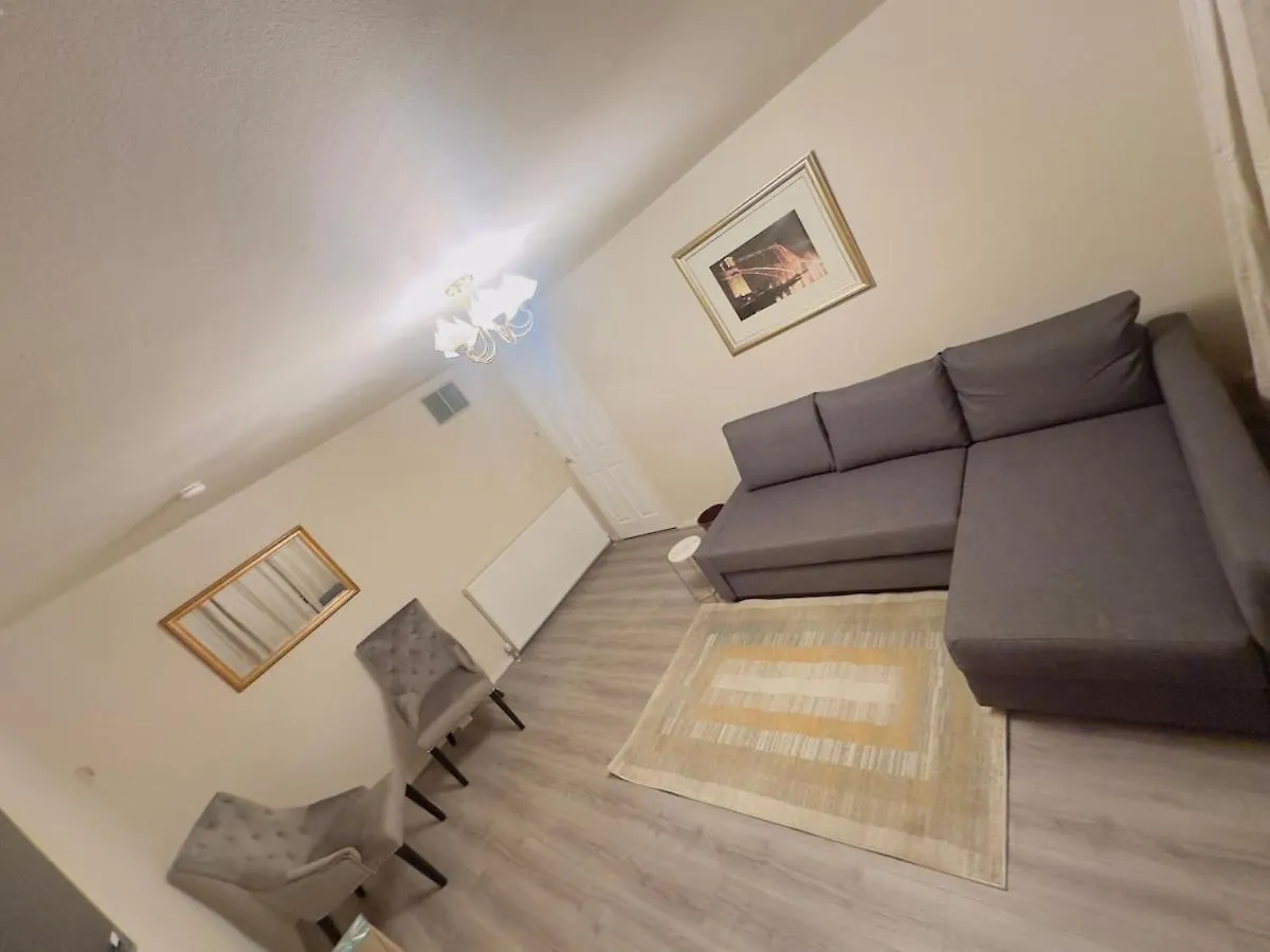 Modern & Cosy 3 Bedroom Inverkeithing Home- Ideal For Edinburgh Dunfermline & St Andrews With Free Parking 0*,  United Kingdom