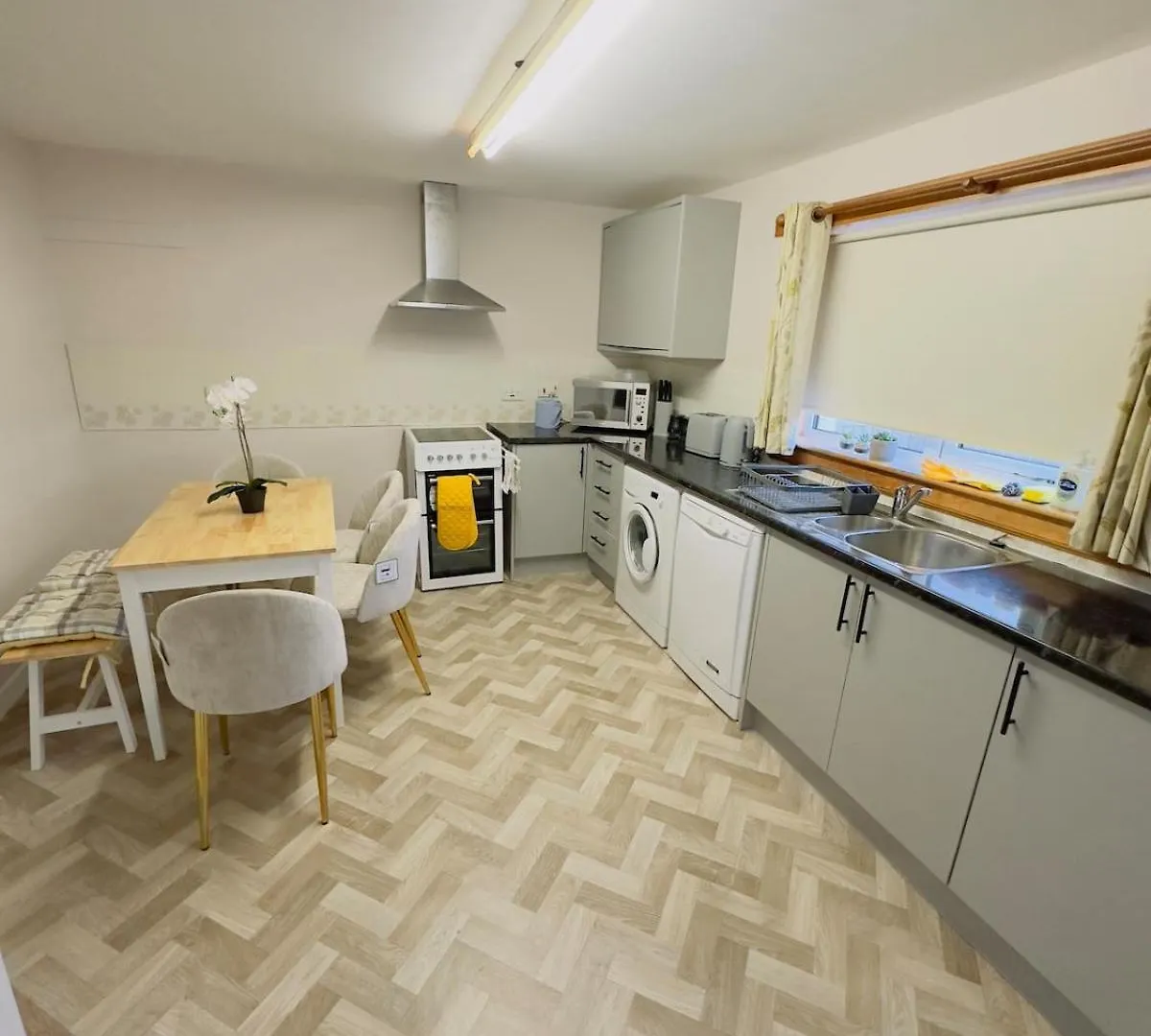 Holiday home Modern & Cosy 3 Bedroom Inverkeithing Home- Ideal For Edinburgh Dunfermline & St Andrews With Free Parking