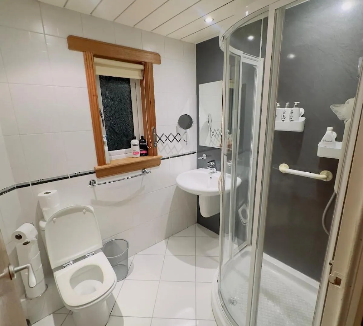 Modern & Cosy 3 Bedroom Inverkeithing Home- Ideal For Edinburgh Dunfermline & St Andrews With Free Parking